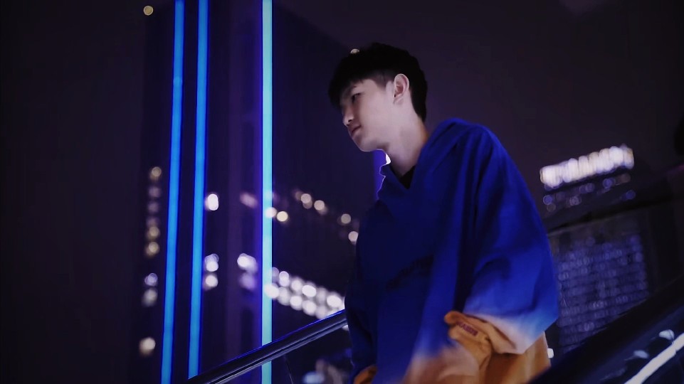 开锁手在低